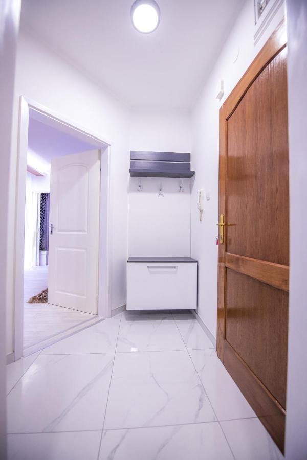 Apartman Nina II Sremska Mitrovica Bagian luar foto